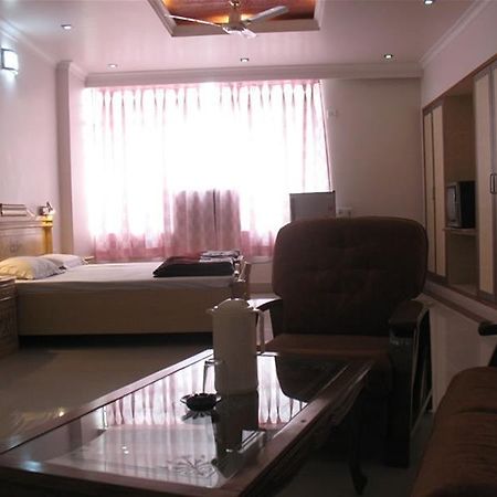 Gaurav Hotel Kanpur Eksteriør billede